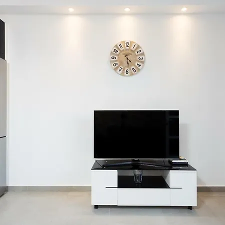 Orlando La Laguna Адехе